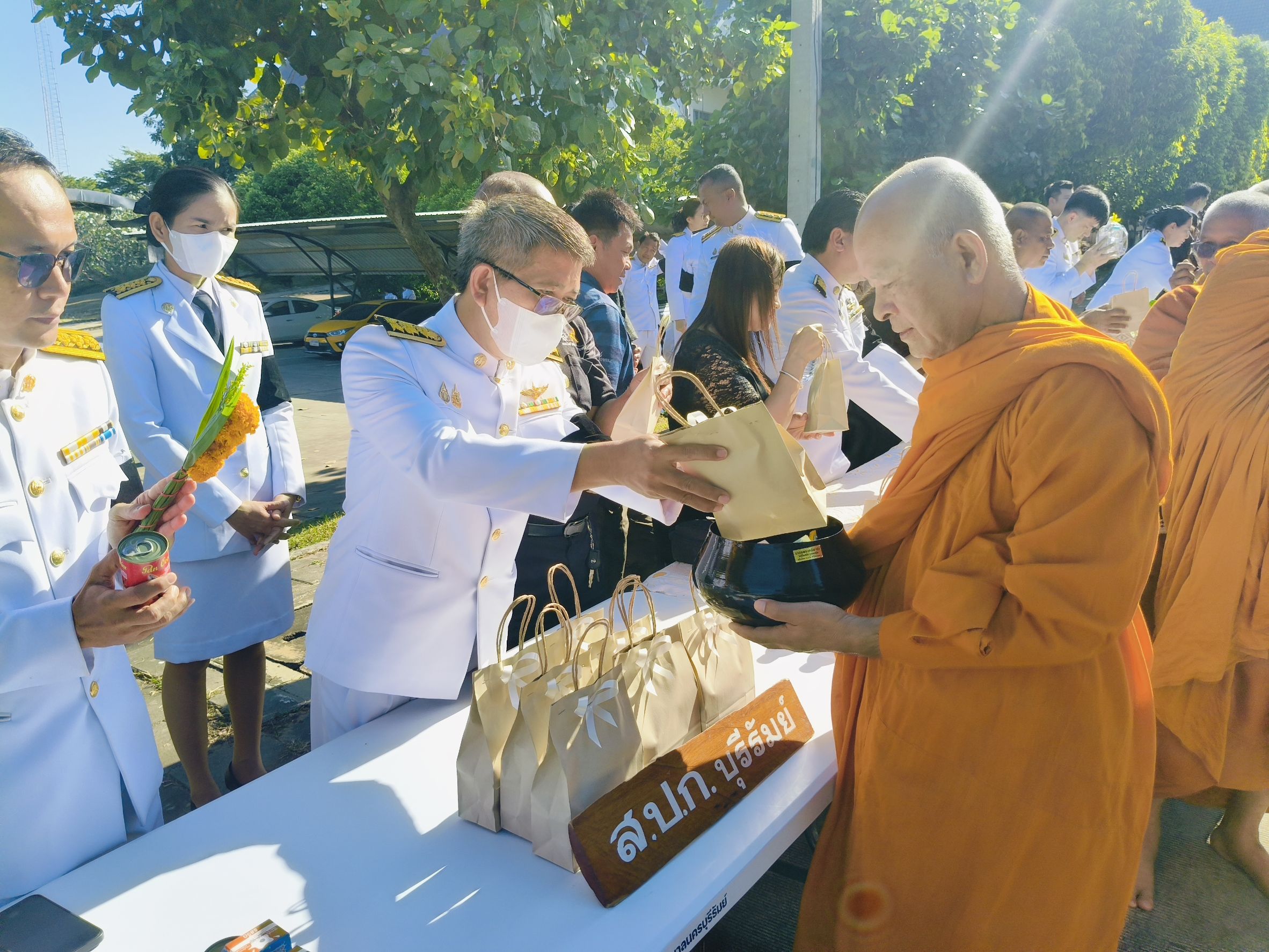 title - วันเสาร์ที่ 24 ตุลาคม 2569 เจ้าหน้าที่ สำนักงานการปฏิรูปที่ดินจังหวัดบุรีรัมย์ ร่วมกิจกรรมเนื่องในวันคล้ายวันสวรรคต สมเด็จพระนางเจ้าสิริกิติ์ พระบรมราชินีนาถ พระบรมราชชนนีพันปีหลวง และการจัดพิธีถวายดอกไม้จันทน์ภาคประชาชนตัวแทน งานพระราชพิธีถวายพระเพลิงพระบรมศพ สมเด็จพระนางเจ้าสิริกิติ์ พระบรมราชินีนาถ พระบรมราชชนนีพันปีหลวง